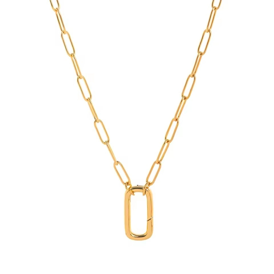 Paperclip Chain — an elongated rectangular paperclip-style link chain
