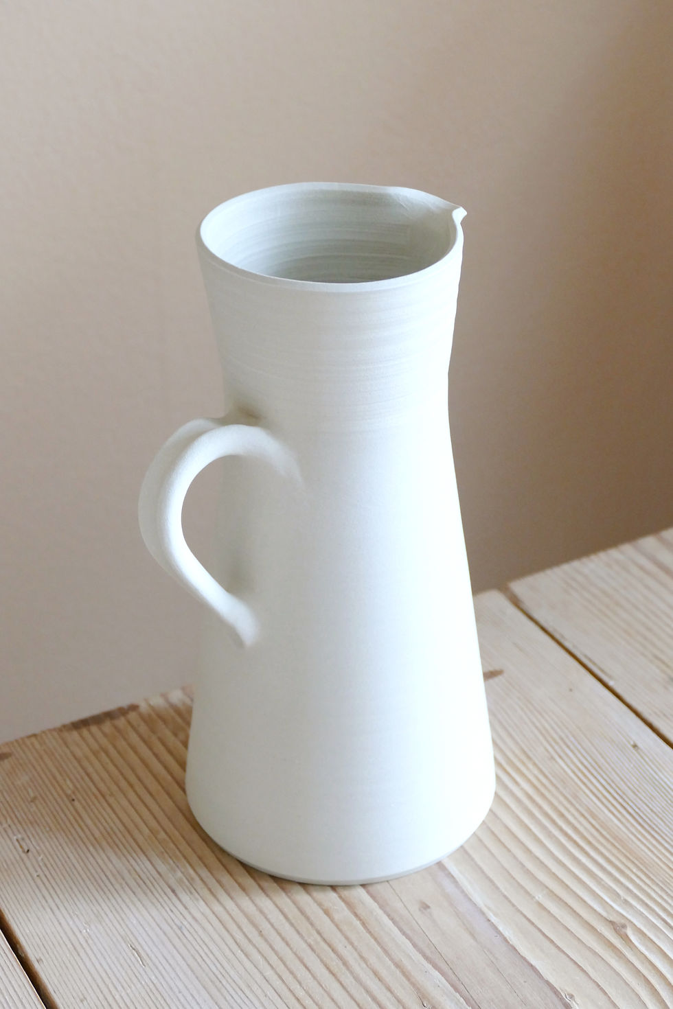 Miniaturbild: Wasserkrug, glatt ohne Rillen