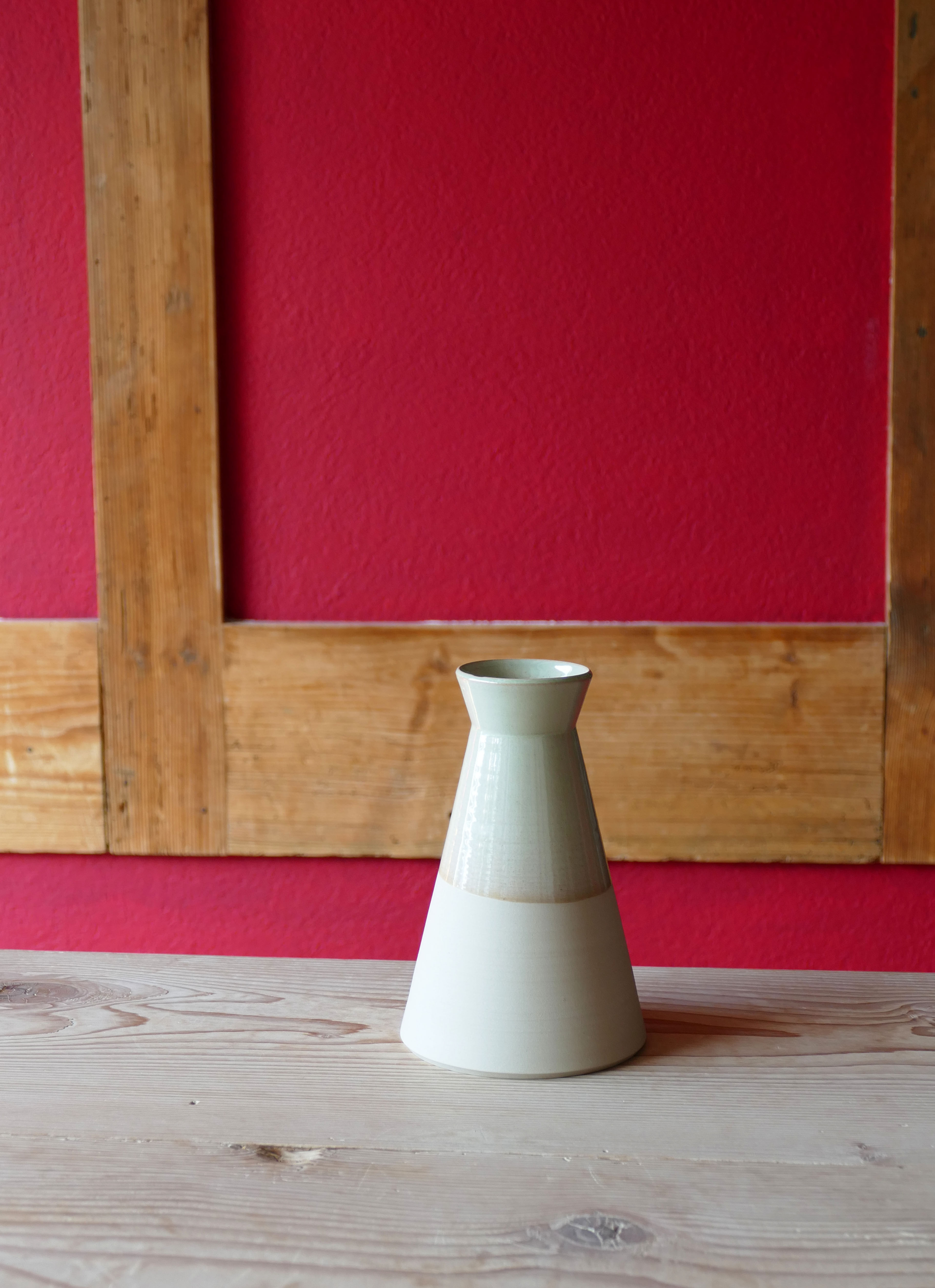 schmale, teilglasierte Vase