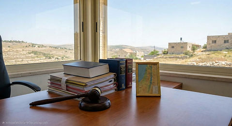 דיני איו"ש והמנהל האזרחי