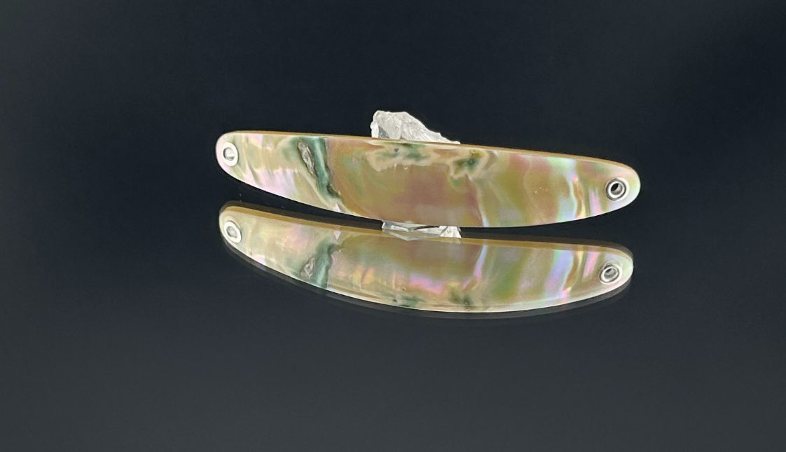 Burgus - 82mm - Perlmuttspange