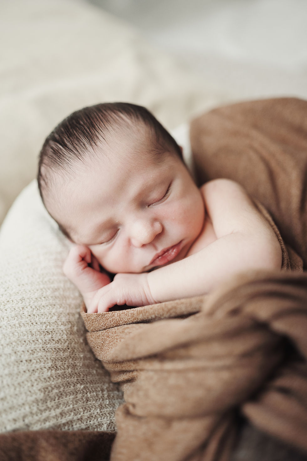 servizio fotografico di new born in studio a Pavia