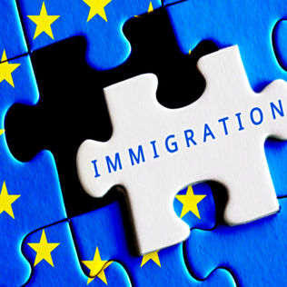 How many non-EU immigrants were returned to their country in 2025?
