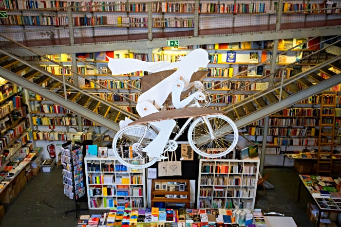 Ler Devagar book café, Portugal