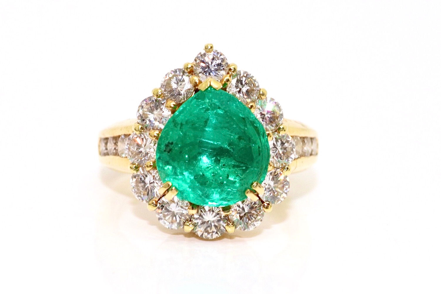 A Marvelous Vintage 18ct 750 Gold 2.88ct Emerald & 1.40ct Diamond Cluster Ring