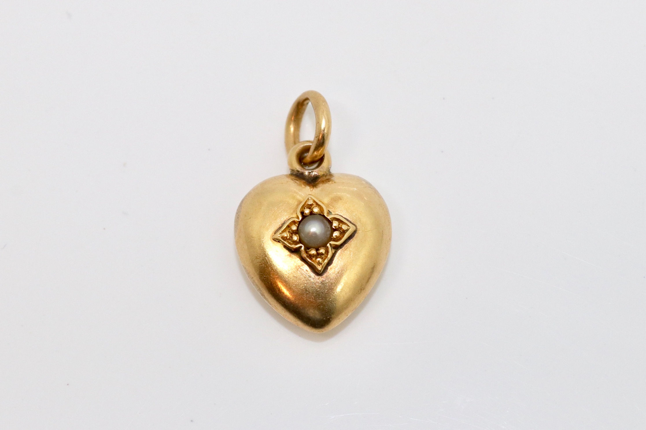 A Stunning Antique Victorian 15ct 625 Yellow Gold Heart Shaped Pearl Pendant