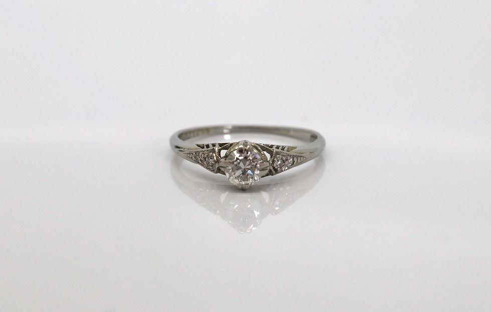 A Superb Antique Art Deco 18ct White Gold Plat 0.33ct Diamond Solitaire Ring