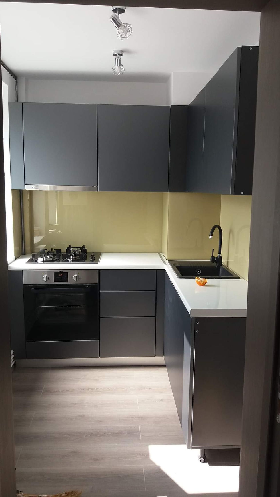 STICLA VOPSITA BUCATARIE BEJ BEIGE