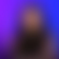 جرعة رومانسية دافئة من رحمة رياض في أغنيتها الجديدة «تعا خبيك»