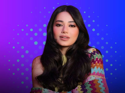 جرعة رومانسية دافئة من رحمة رياض في أغنيتها الجديدة «تعا خبيك»