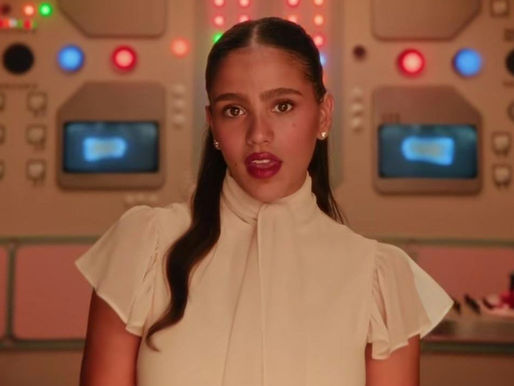 "عربي مكسر" وجرأة فنية.. جنا عمرو دياب تخطف الأنظار في إعلان "ميريندا" الجديد