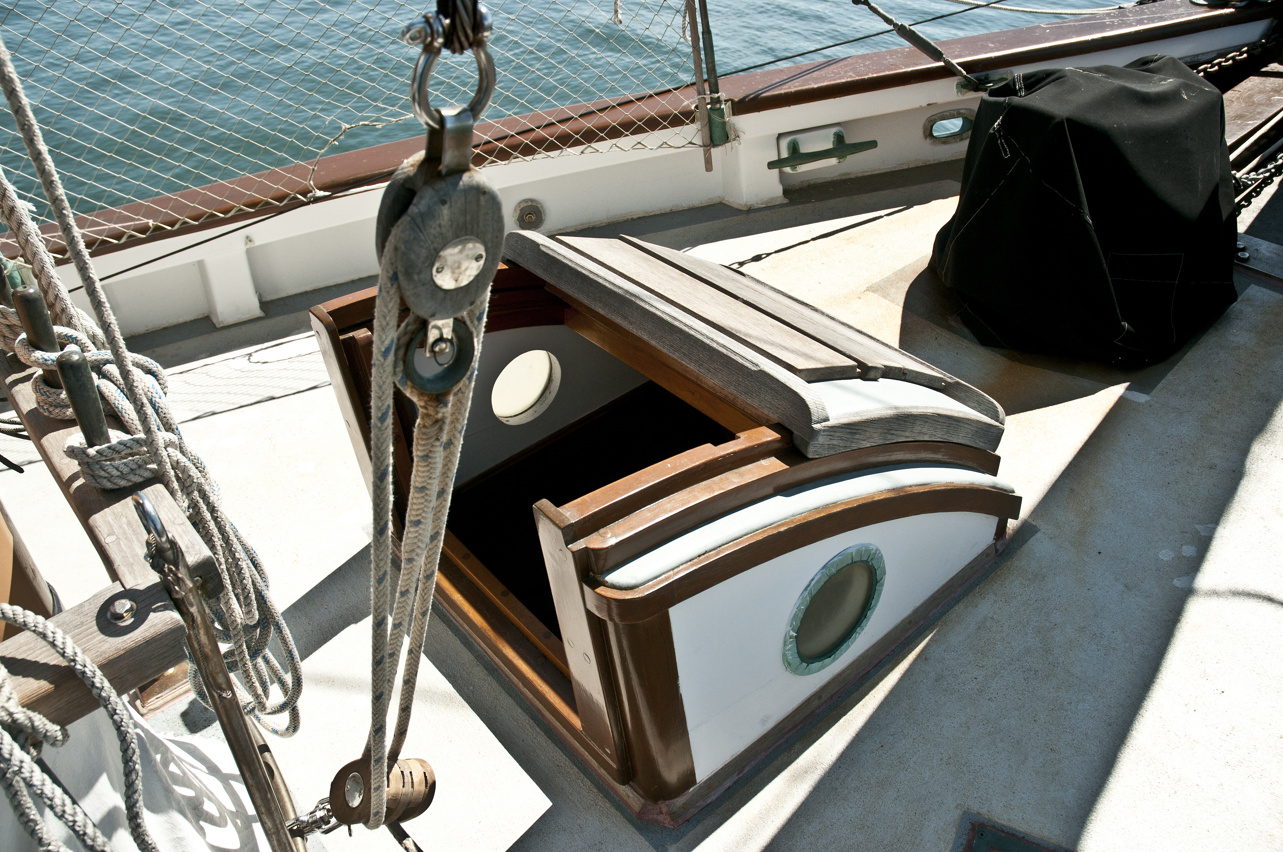 forepeak hatch