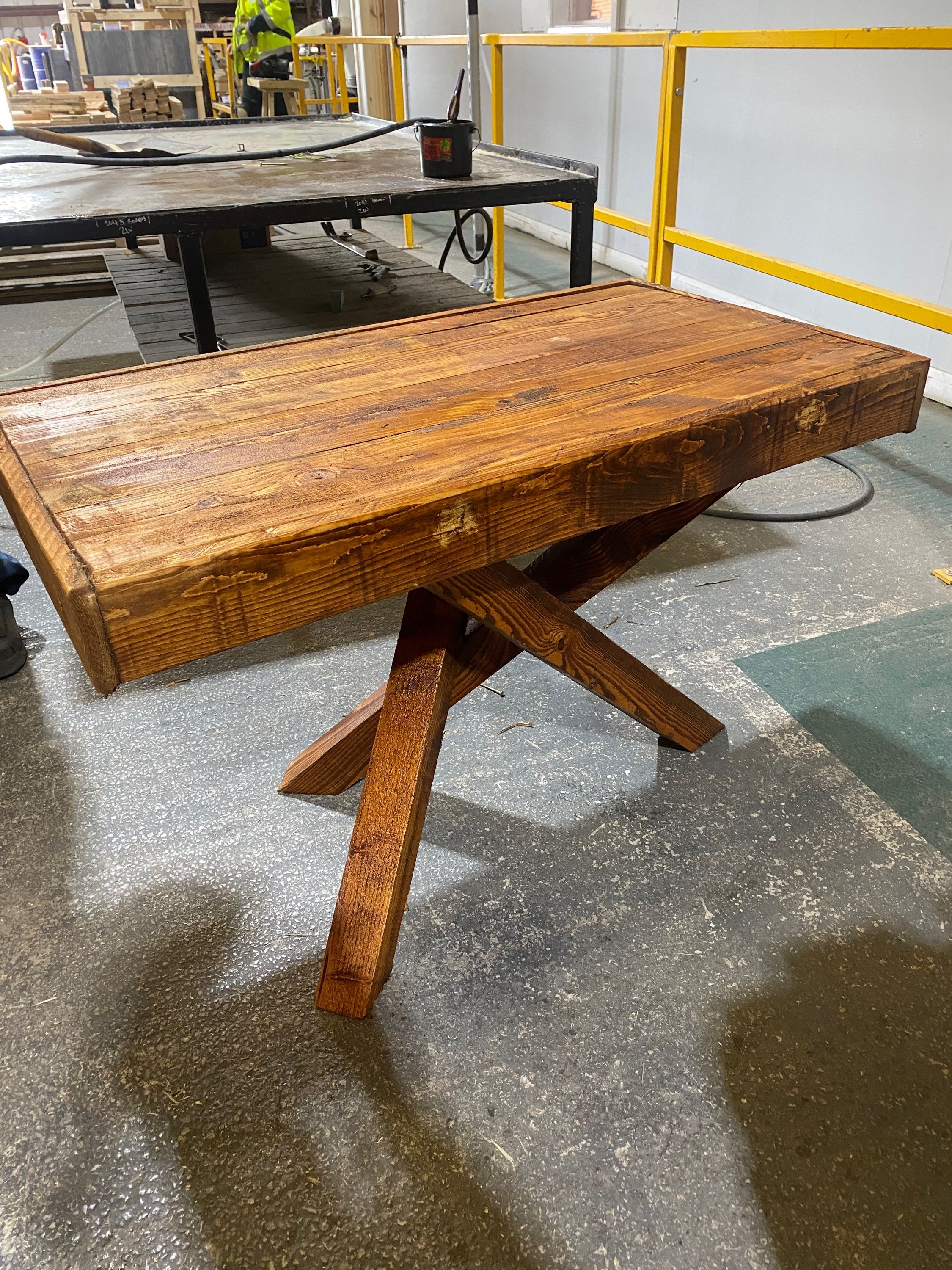 3 legged table 