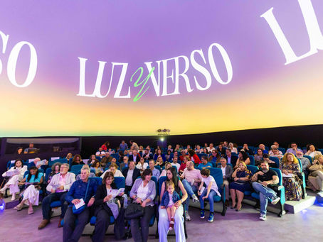 Luz y Verso: cuando el arte deja de mirarse para empezar a sentirse
