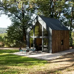 Logis-de-Ambre-Exterieur-3-2-1-e1697797798988.webp