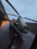 En el patio se puede encontrar un helicoptero decomisado