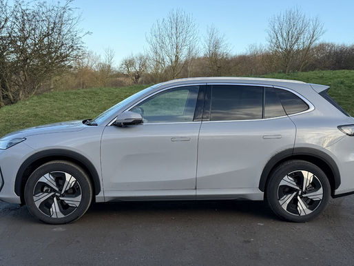 Static side profile shot of a grey Geely EX5 Max