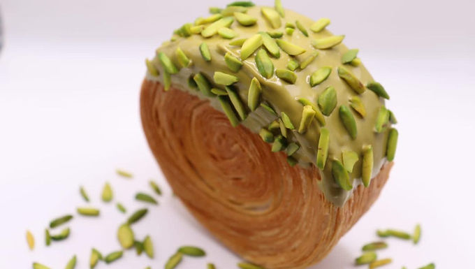 Pistachio Wheel Croissant 