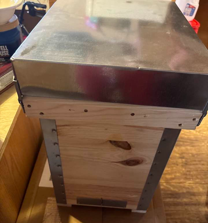 6 Frame Horizontal Layen's Hive Swarm Traps1_edited.jpg