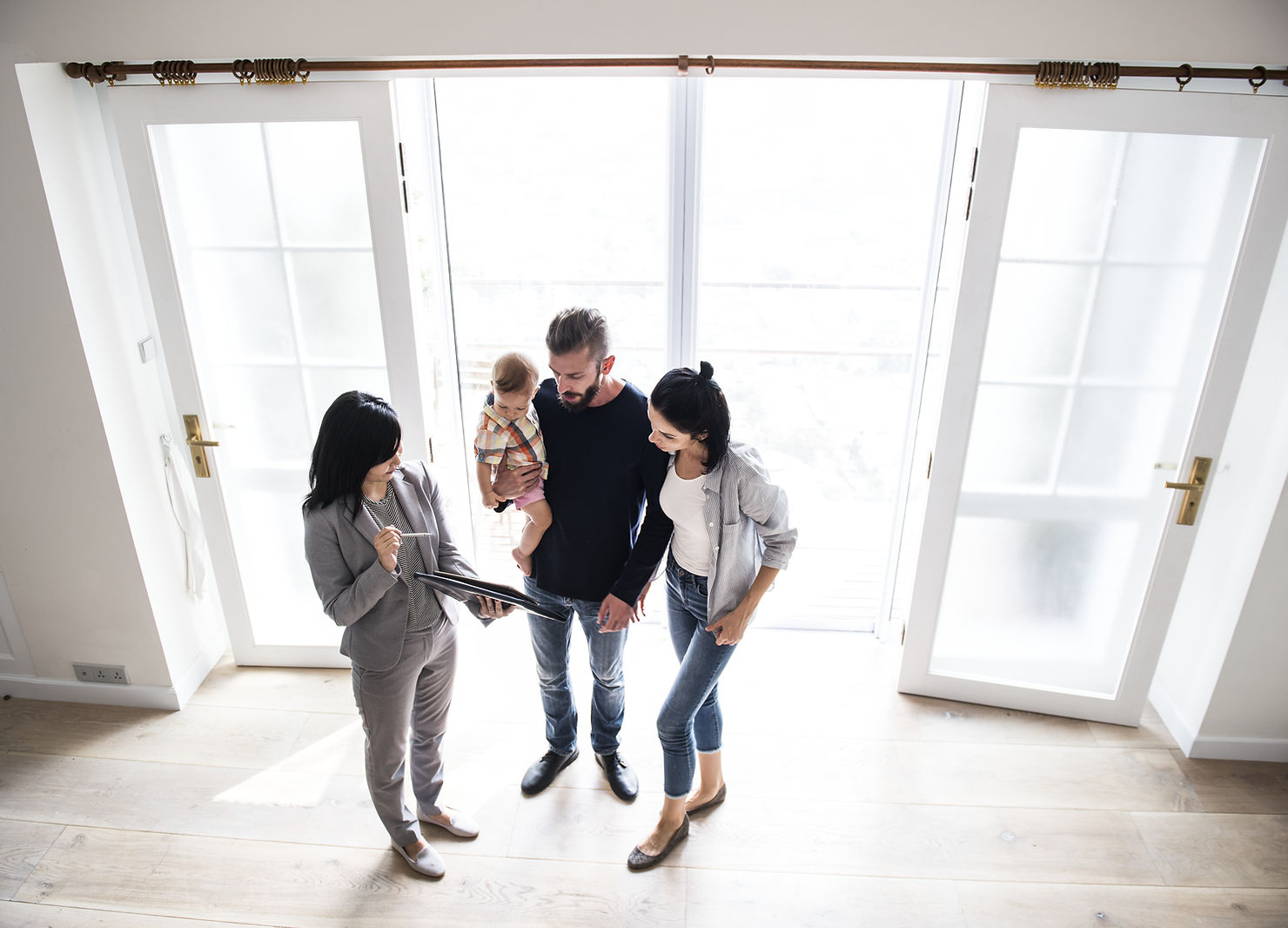Voici les Avantages de la Contre-Visite avec un Architecte d'Intérieur. Optez pour une expertise professionnelle lors de l'achat immobilier. Rafraîchissement ou Rénovation ? Explorez vos Options pour Transformer Votre Espace. Contactez-nous pour Planifier Votre Contre-Visite dès Aujourd'hui. Fanny Guegan Architecte d'intérieur et décoratrice en Seine-et-Marne (77)
