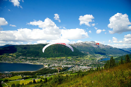 Voss_paraglider_Erik_Ãstlie.jpeg