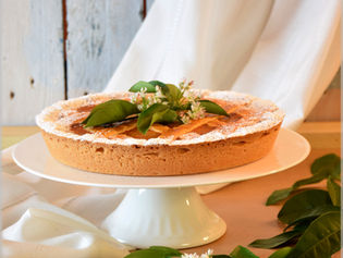 Pastiera napoletana e fiori di arancio