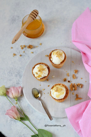 Gelato allo yogurt, miele e noci