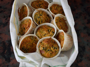 Muffin salati con cipolle e pancetta