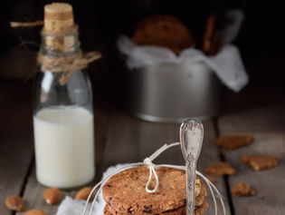 Biscotti ai cereali e cioccolato
