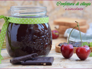 Confettura di ciliegie e cioccolato