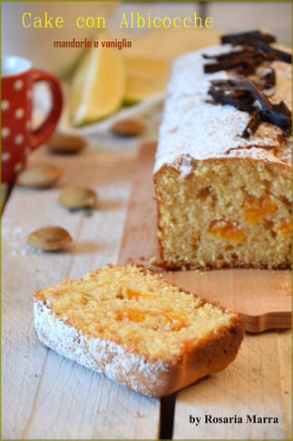 Plum cake albocicche mandorle e vaniglia