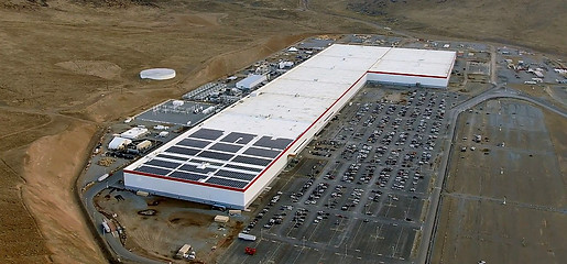 1280px-Tesla_Gigafactory_1_-_December_2019.jpg