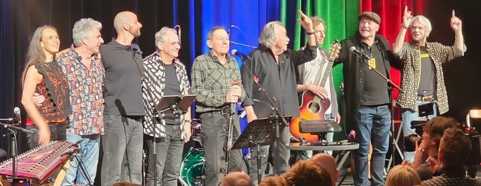 Maria Ma, Mischa Krausz, Andy Baum, Gert Steinbäcker, Simon Springer, Wolfgang Ambros, Thomas Stipsits, Matthias Kempf, Ulli Bäer live im Globe, Na oidaunn - 70 Jahre Ulli Bäer