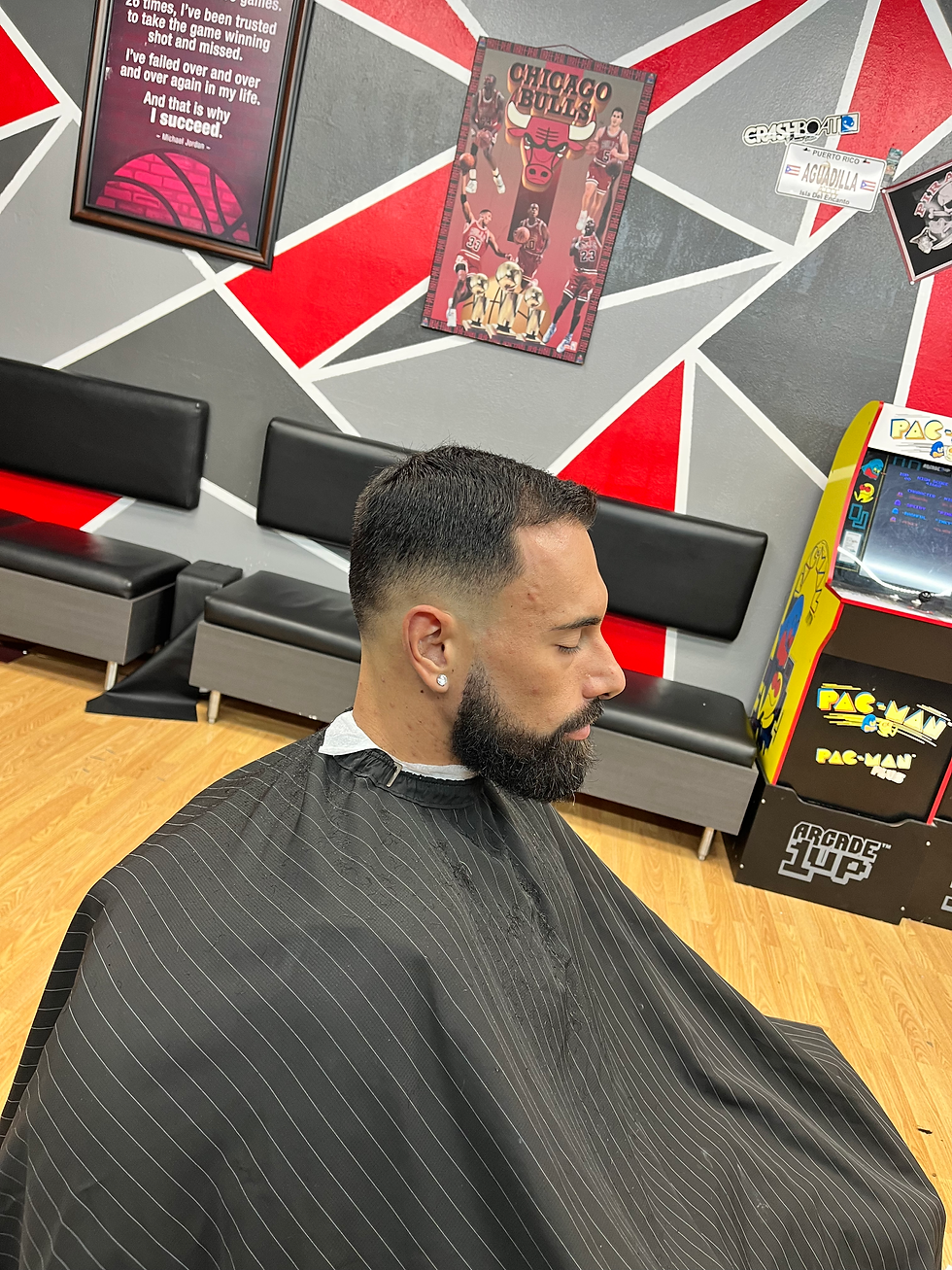estilo-barbershop-latino-barber-classickaylen-mid-fade-with-beard