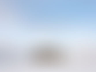 雪山の頂きで