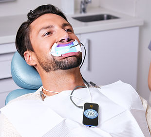 Whitening Procedure Closeup_Male_GrayClipsCordDevice.jpg