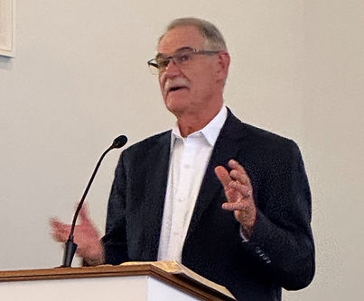 Pastor Kevin Picture B_edited.jpg