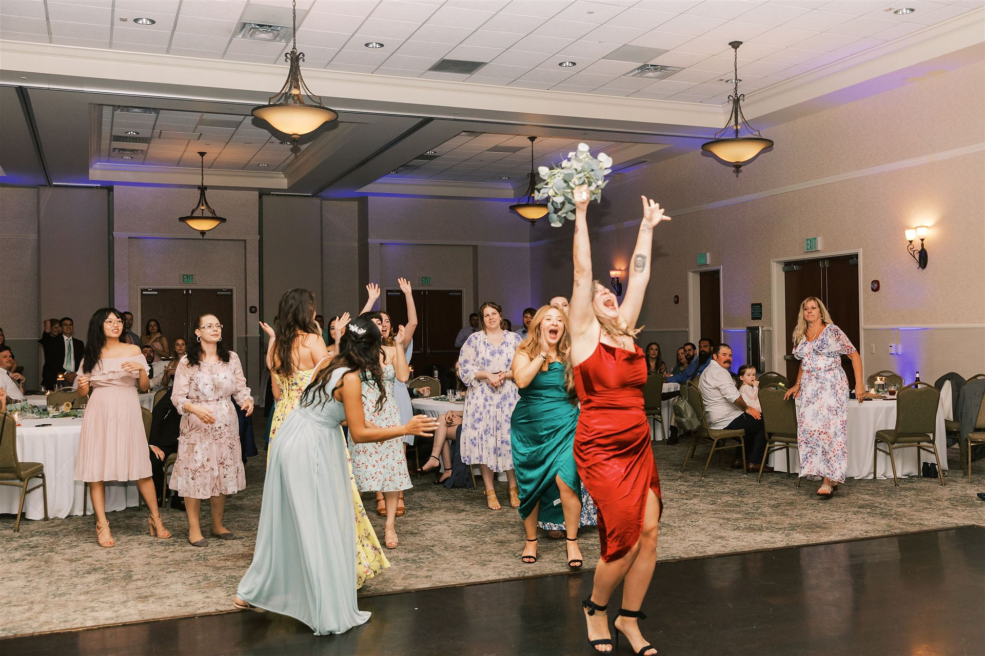 bouquet toss