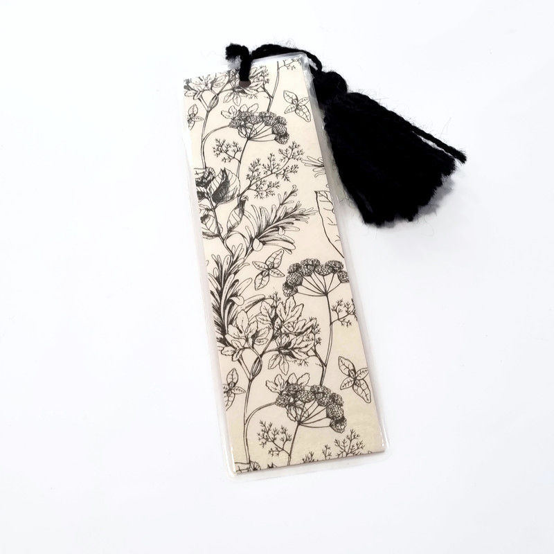 Miniature : marque-page motif fleurs noires sur fond blanc + pompon noir