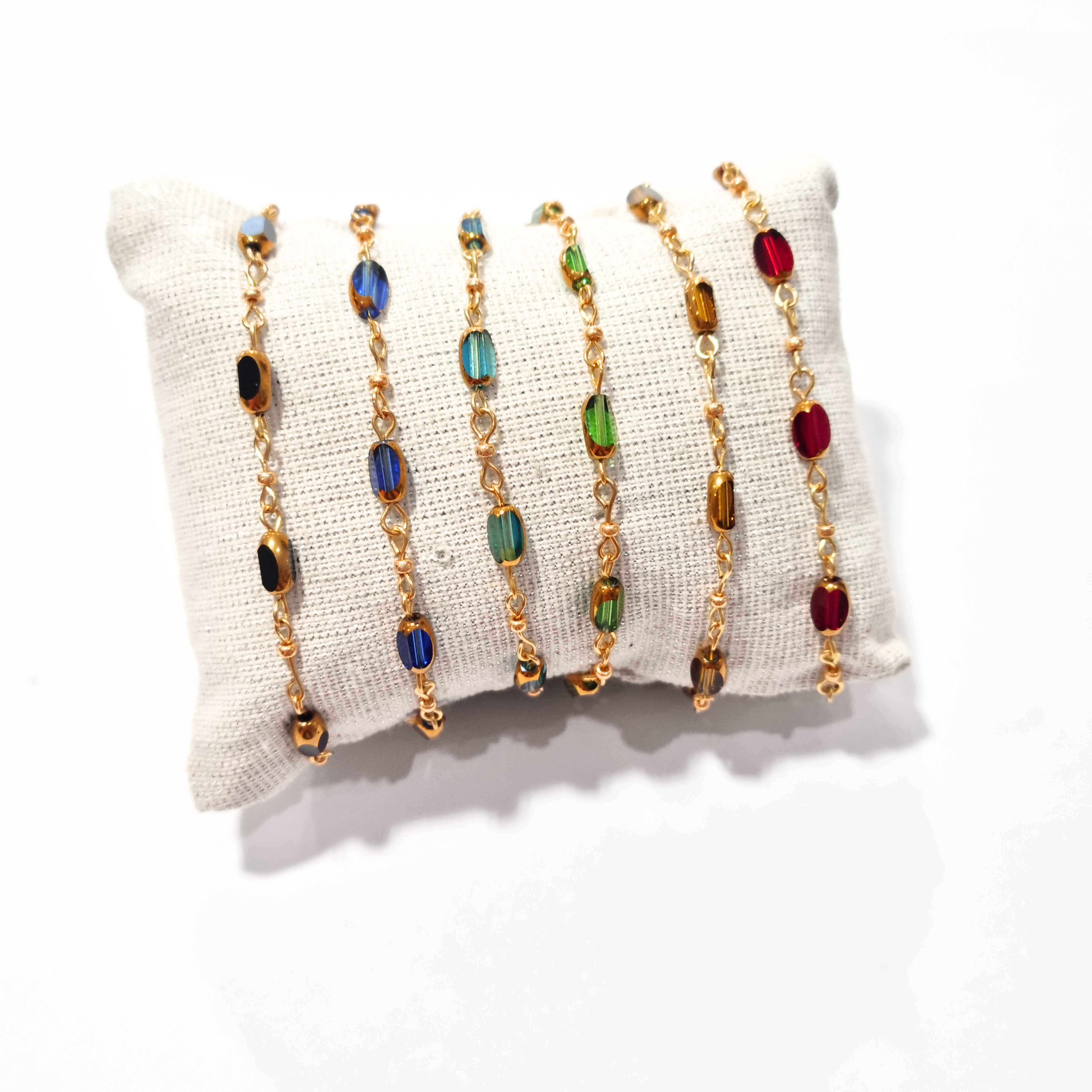 Bracelet élégant fait main en acier inoxydable et perles de verre. Couleur au choix. Chaque pièce est unique