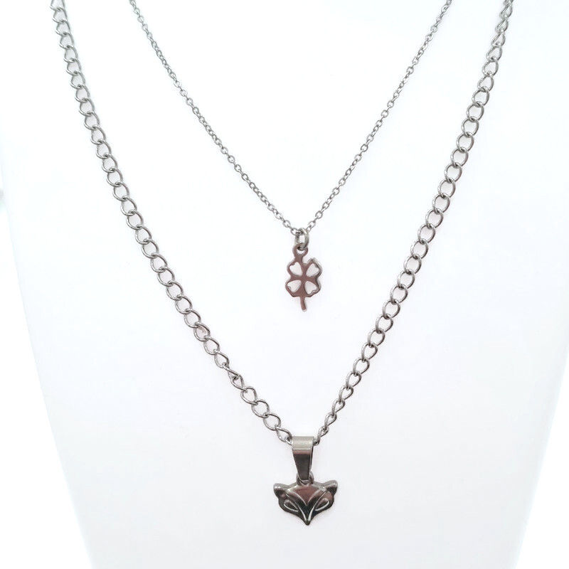 Miniature : Un collier en acier inoxydable à 2 rangs et pendentifs. Une chaine plus fine avec 1 fleur et une plus large avec un renard