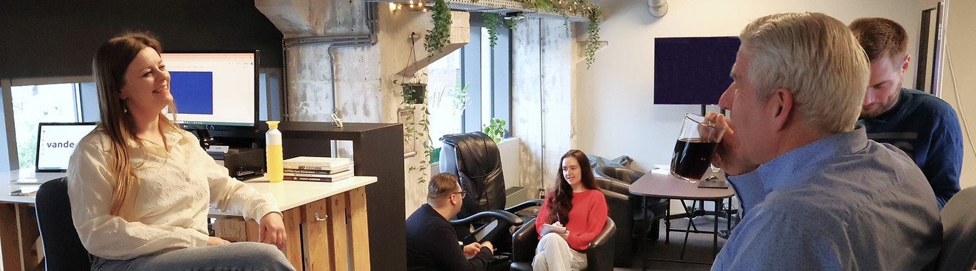 vandecijfers-team-boekhoudkantoor-samenwerken-overleg-maastricht-koffie-adviesgesprek.jpg.