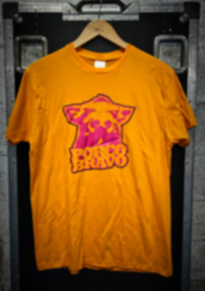 Camiseta color apricot logo fucsia 