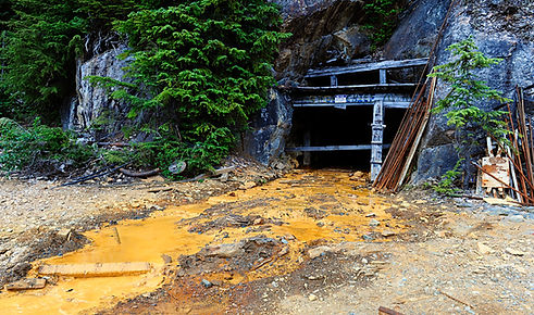 Shaft-to-an-old-mine-acid-continues-to-l