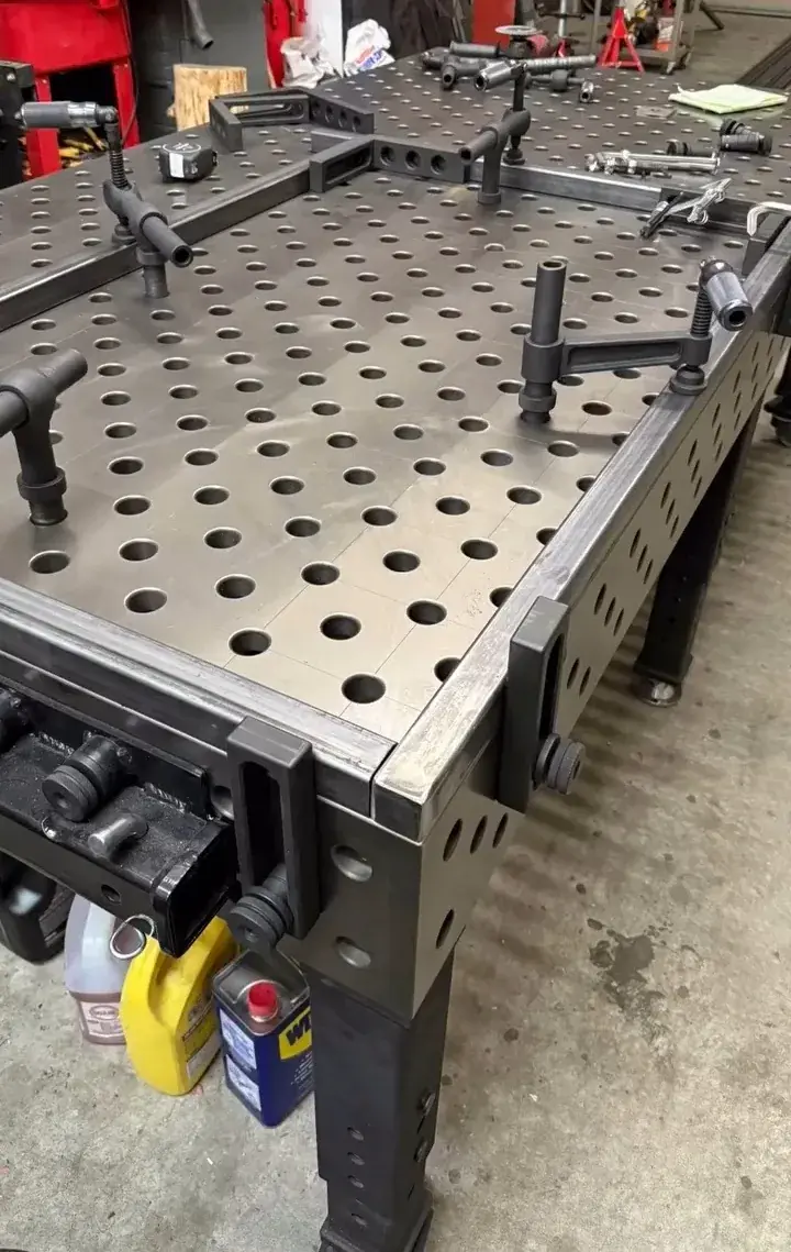 3D welding table and fixture system for Canadian metal fabrication shops