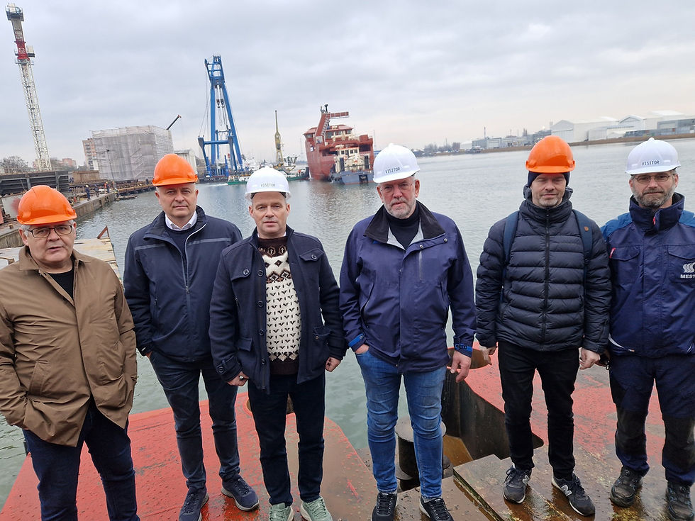 MEST | Hull of Freezer Trawler Dunga Jákup Towed Home