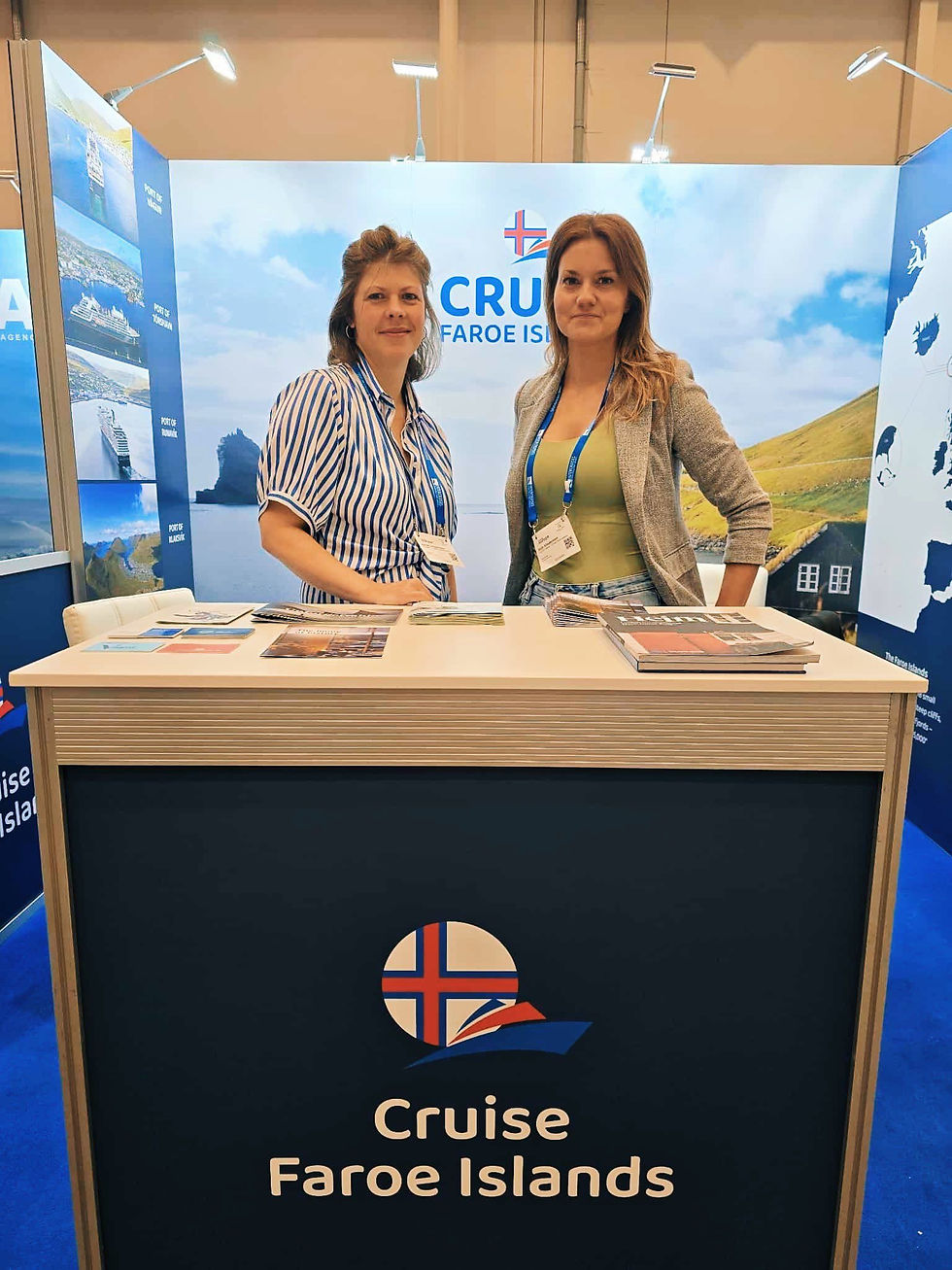 Astrid Johannessen, mentanar- og ferðavinnusamskipari og Ruth Absalonsen, verkætlanarsamskipari luttóku á Seatrade Europe.