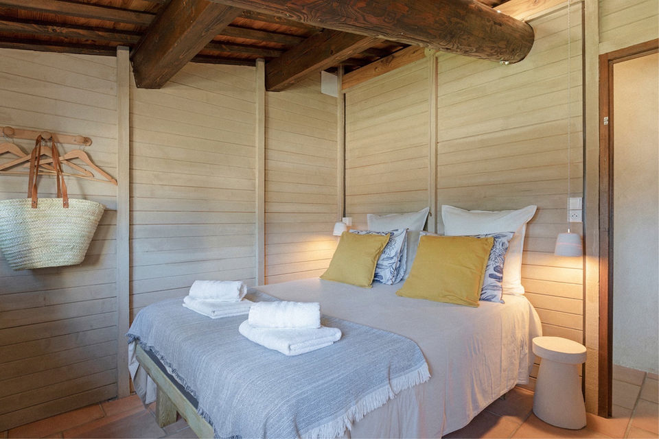 Gîte 4 étoiles - Chambre Cabanon - Lit en 140 - @Gregoire Edouard