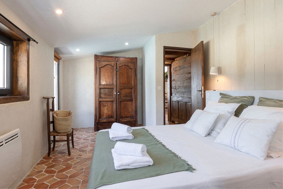 Gîte 4 étoiles - Chambre -Oliveraie tout équipée - @Gregoire Edouard