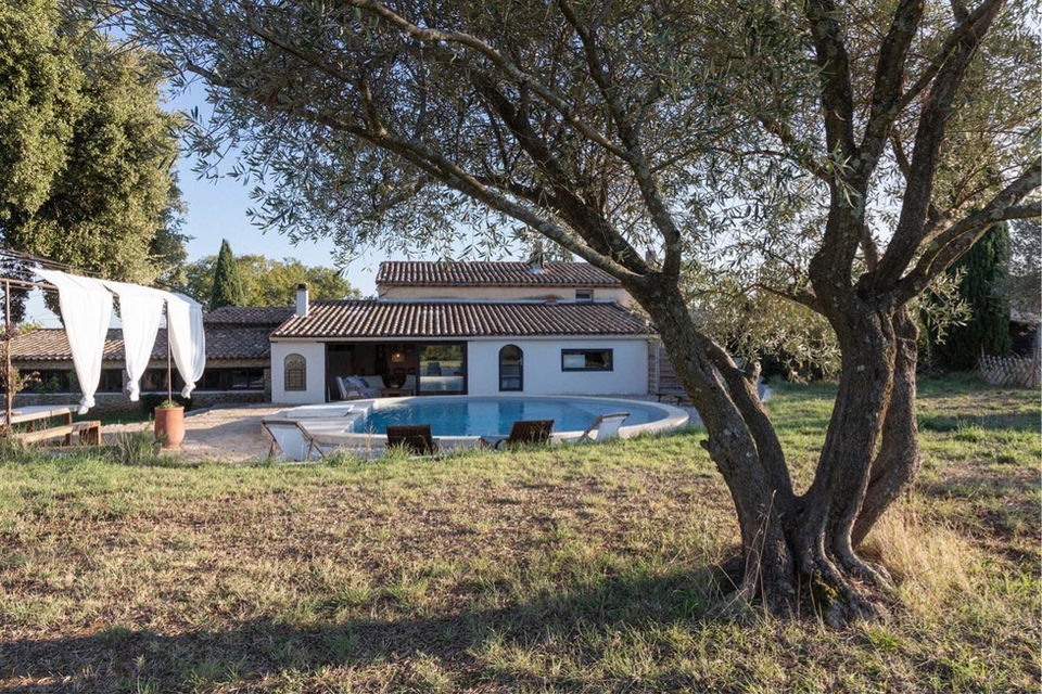 Gîte en pleine nature - Vue de la Coline - Extérieur piscine - @Gregoire Edouard